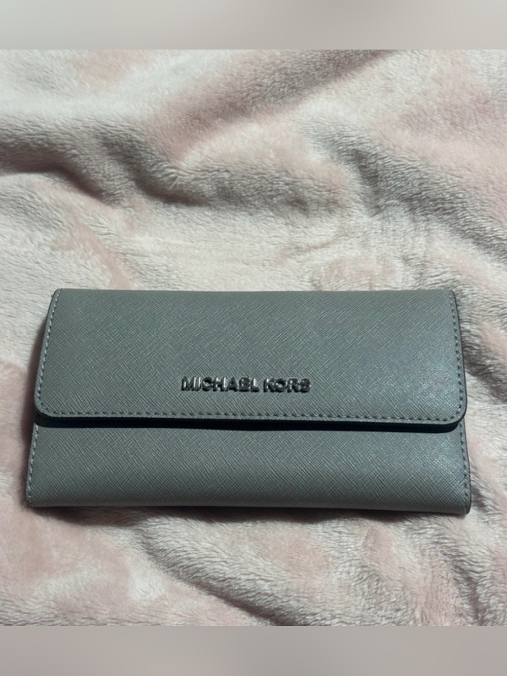 NWT MICHAEL KORS Gray Saffiano Leather trifold Wallet